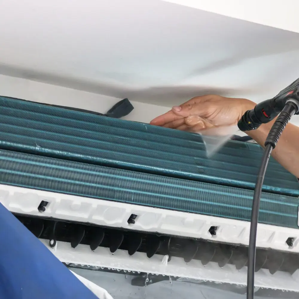 air con cleaning by technician